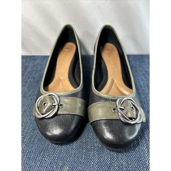 Nurture Canary Size 7.5 Leather black and gray wedges with silver buckles - Picture 6 of 14